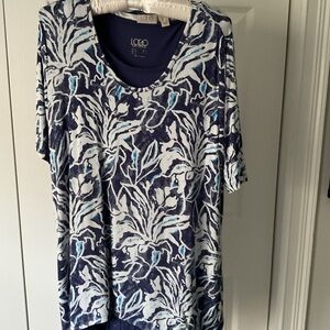 LOGO by Lori Goldstein 2 piece Navy, White & Light Blue Floral Scoop Tee